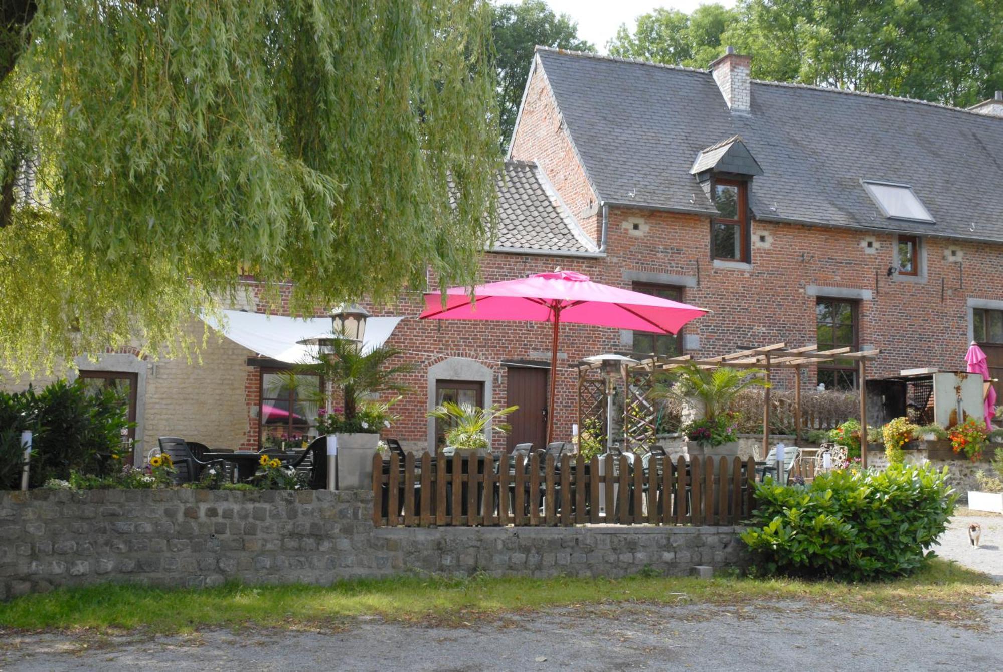 Hotel Restaurant La Ferme De Grambais นิเวลส์ ภายนอก รูปภาพ